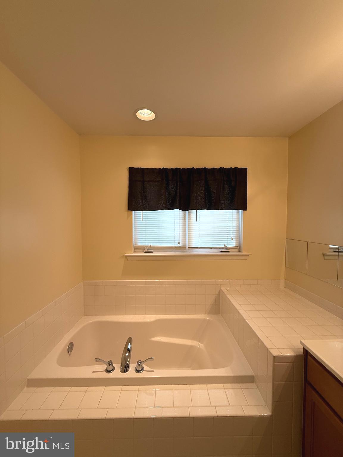 MANOR PARK - Residential Lease