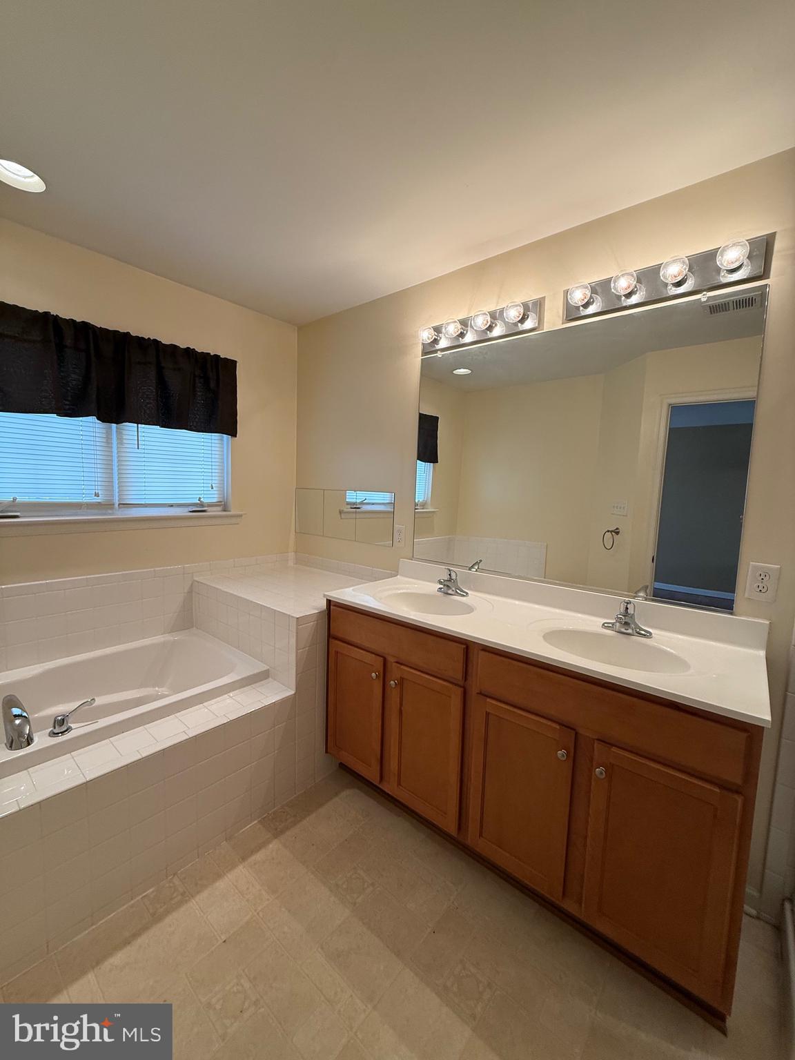 MANOR PARK - Residential Lease