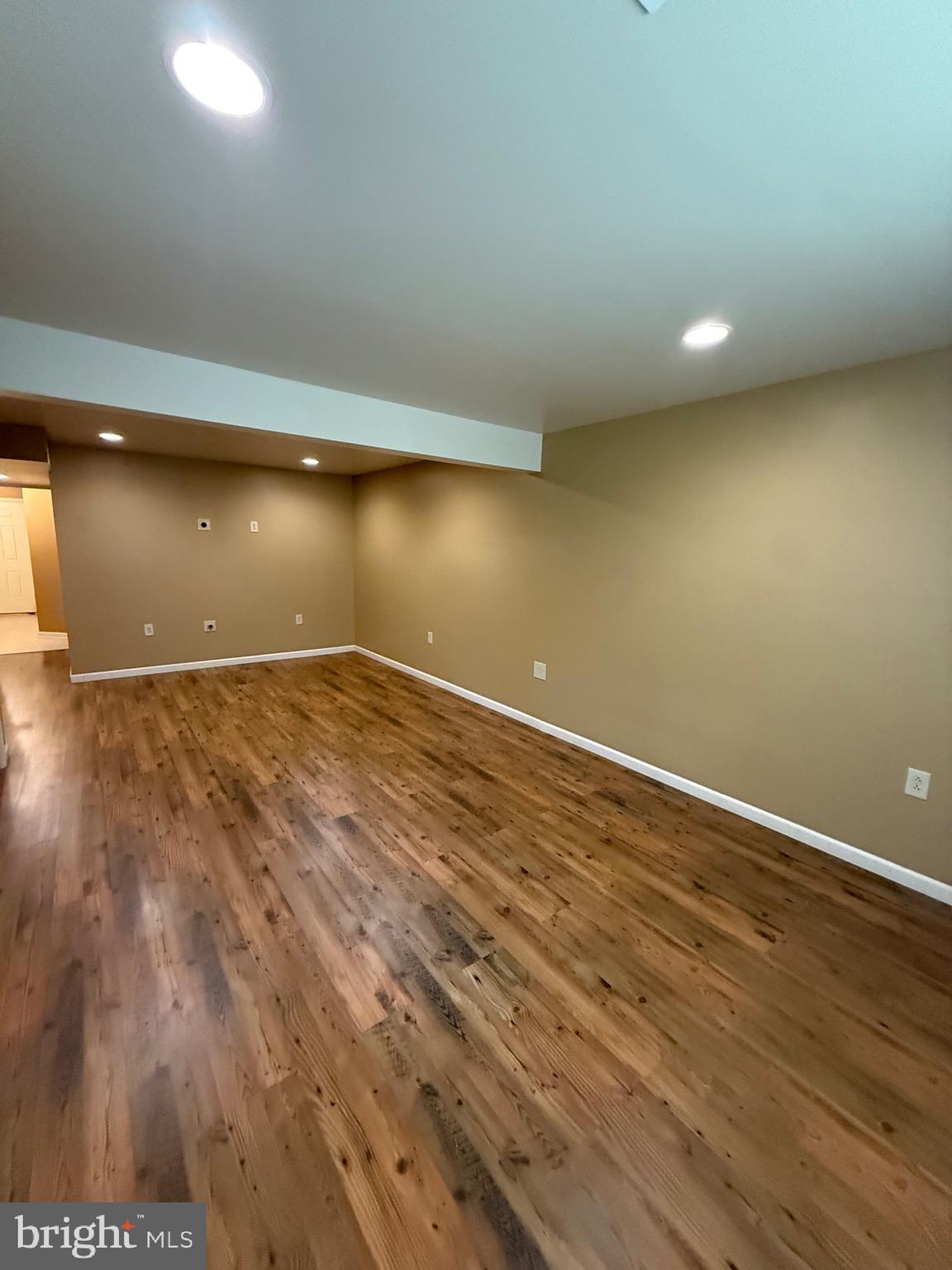 MANOR PARK - Residential Lease