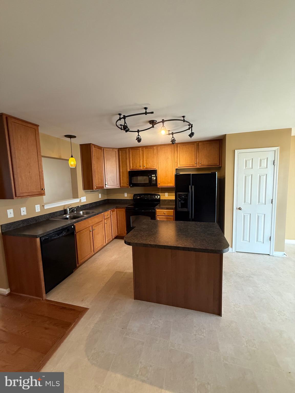 MANOR PARK - Residential Lease