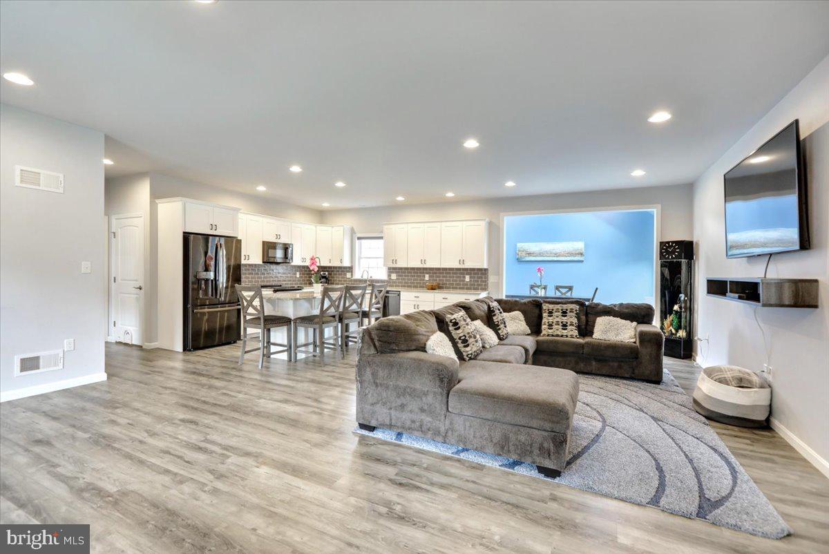 208 PEBBLE DRIVE