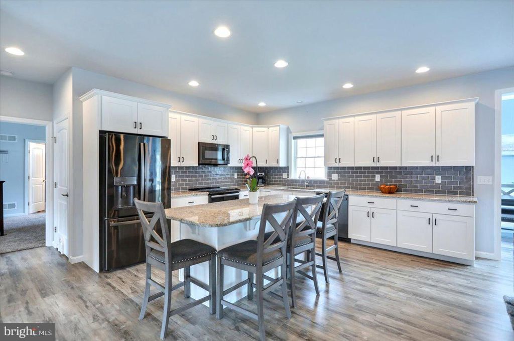 Photo of 208 Pebble Drive, ELIZABETHTOWN, PA 17022 (MLS # PALA2071218)