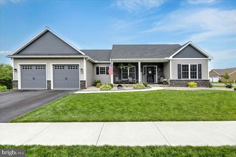 Photo of 208 Pebble Drive, ELIZABETHTOWN, PA 17022 (MLS # PALA2071218)