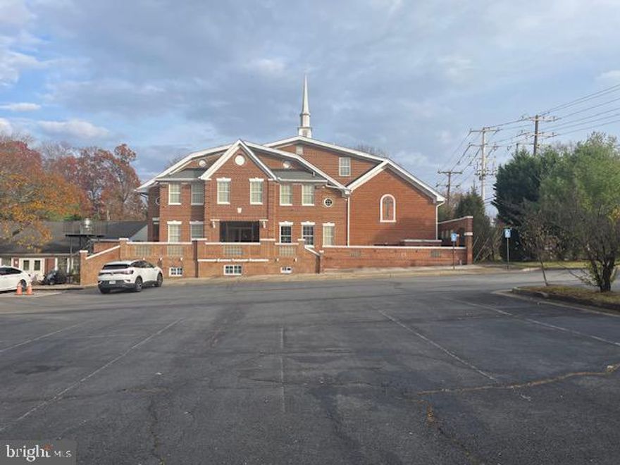 ******* EXISTING CHURCH USES IN WONDEFUL COMMUNITY NEIGHBOUR-HOOD,.*******
*******APPOINTMENT ONLY COULD BE SHOWING,PLEASE,DO NOT  INTERFERE CHURCH PROPERTY,WITHOUT PERMIT,PLEASE!*****,This is really rare chance to have own warming church close to City,.please contact me,.This is not going to  last long,!