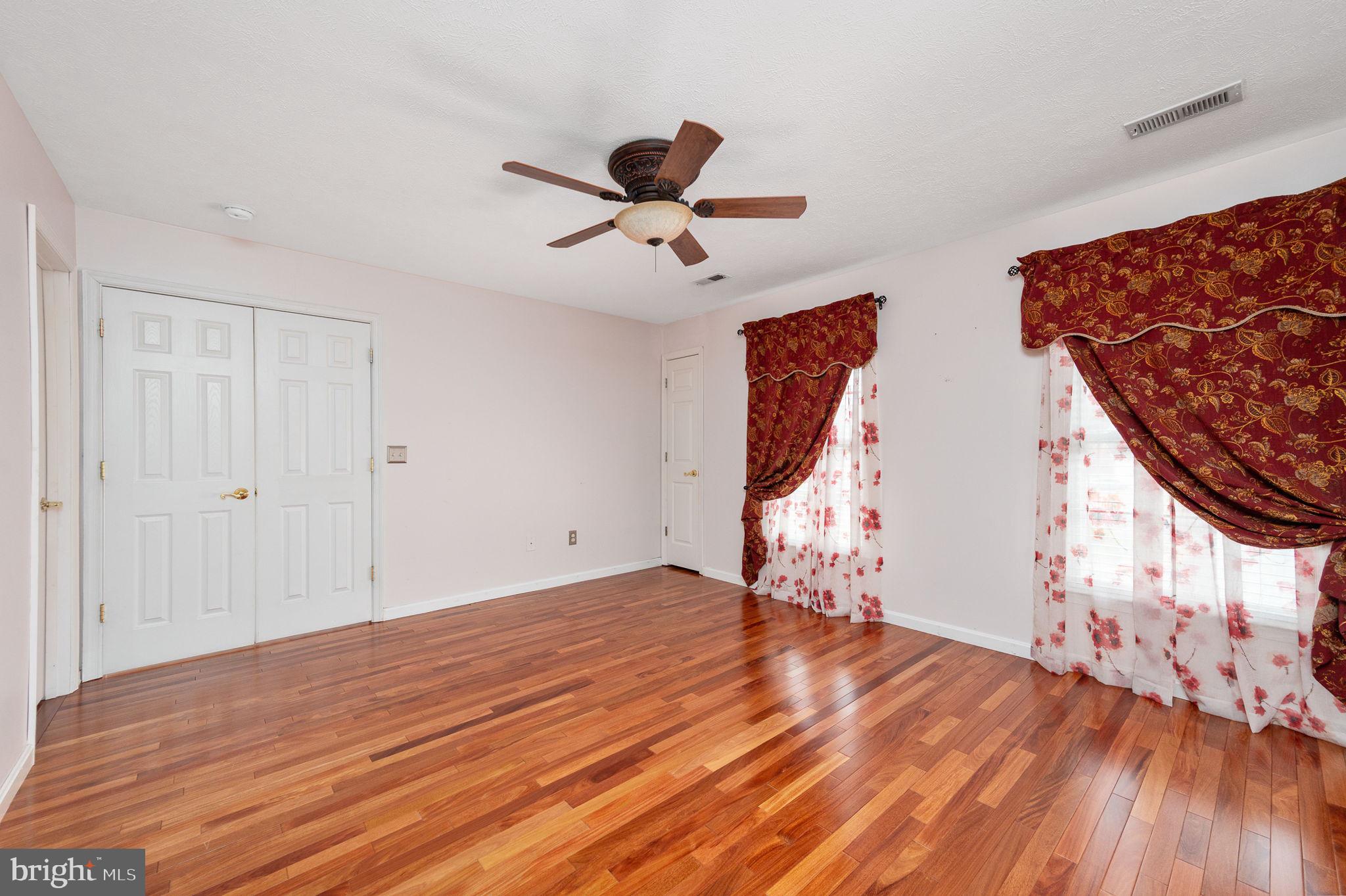 ROYAL OAKS - Residential