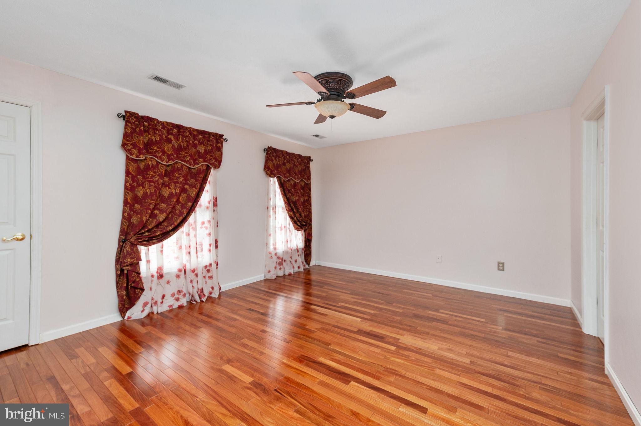 ROYAL OAKS - Residential