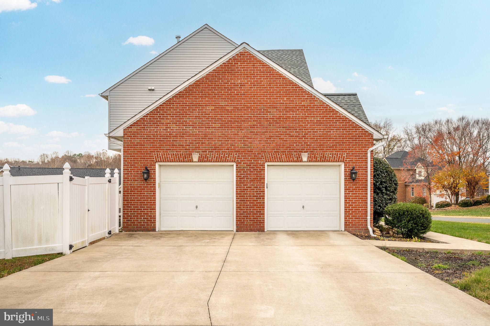 ROYAL OAKS - Residential