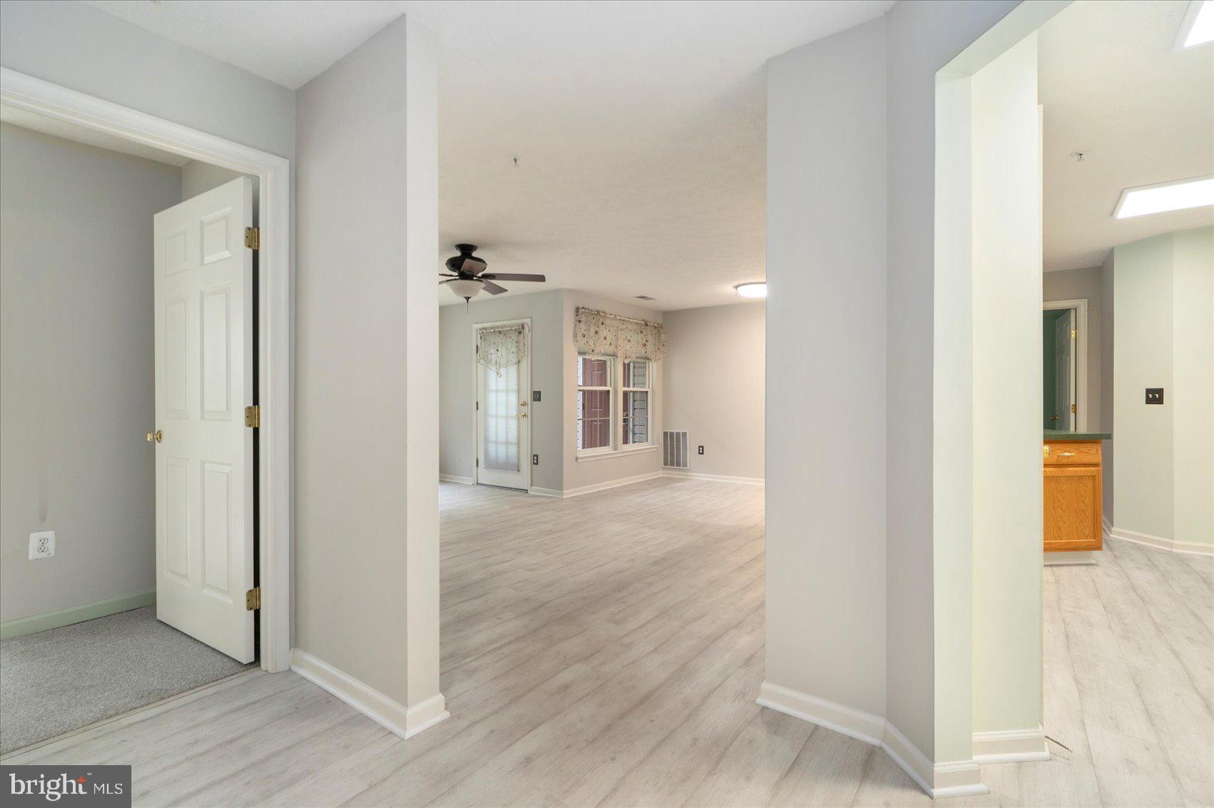 SILVER LAKE - Residential