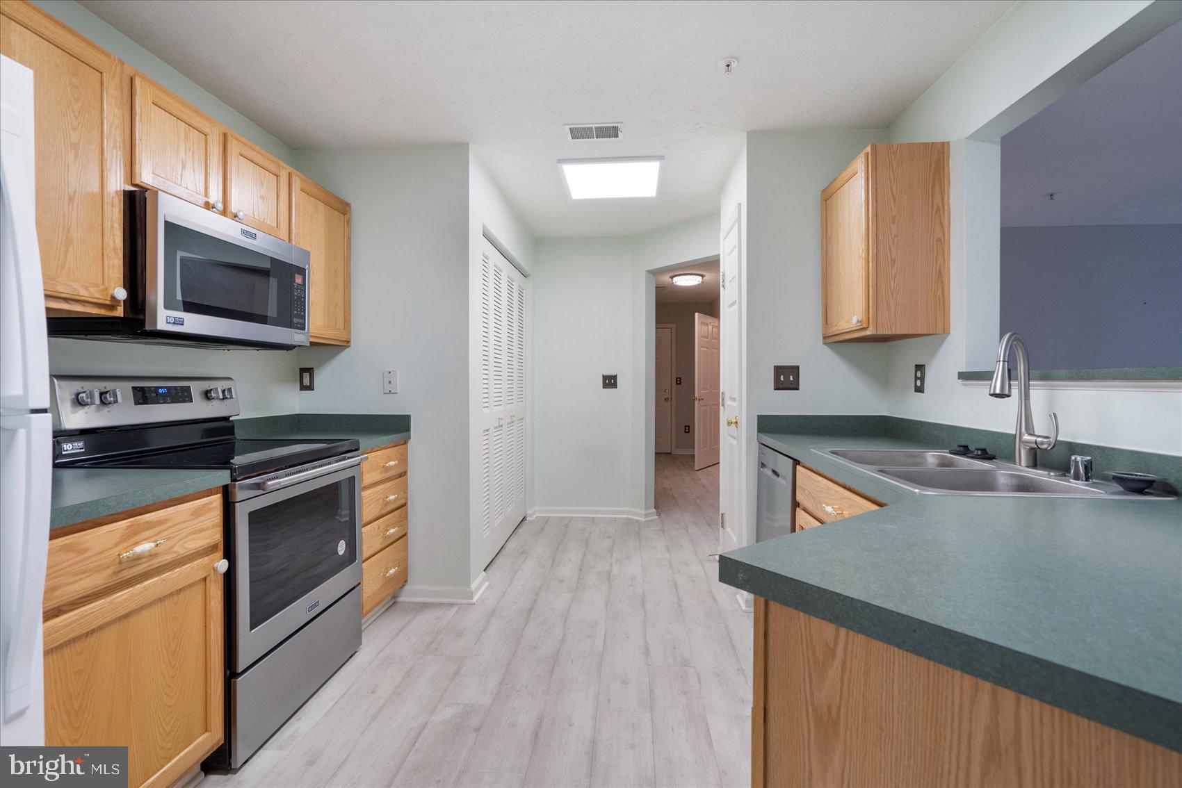 SILVER LAKE - Residential