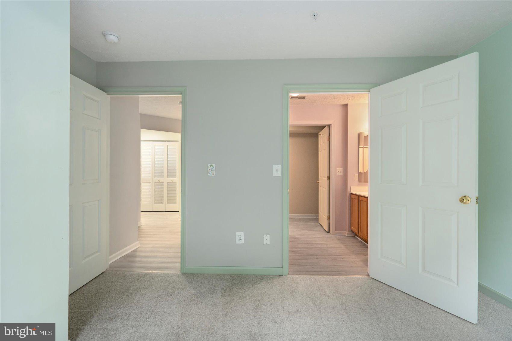 SILVER LAKE - Residential