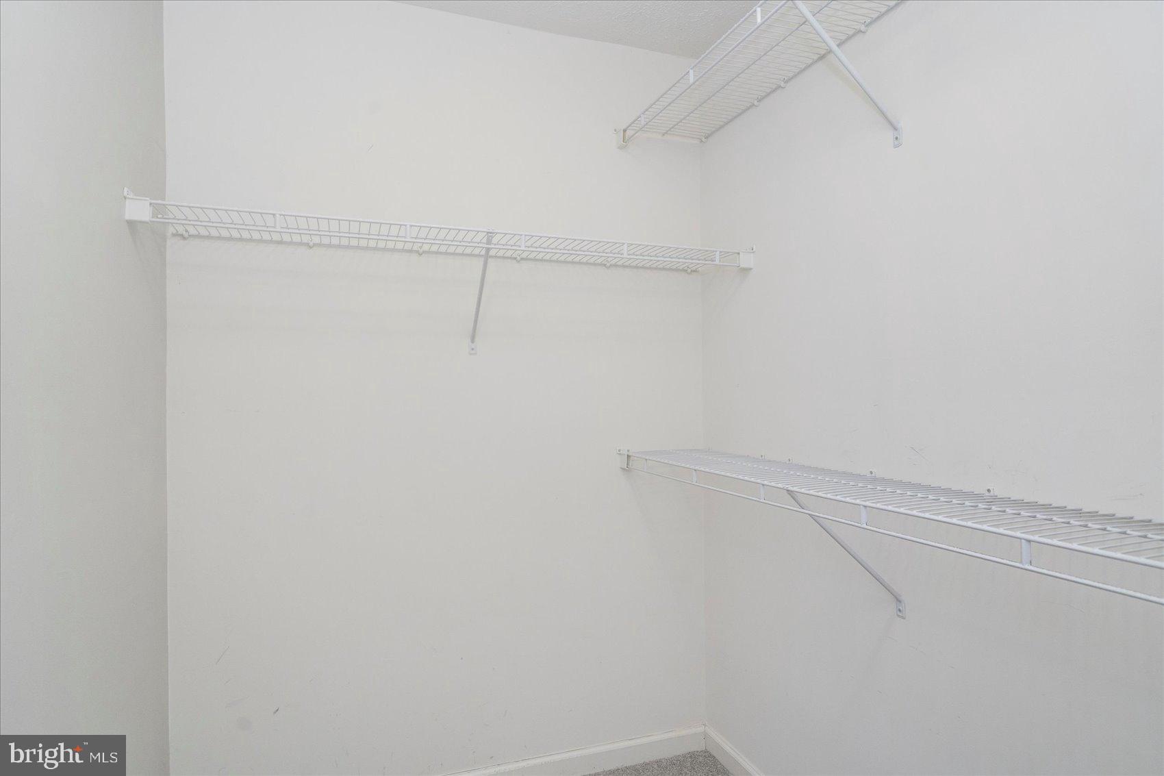 SILVER LAKE - Residential