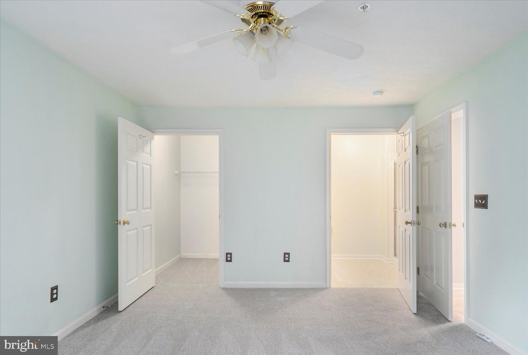 SILVER LAKE - Residential