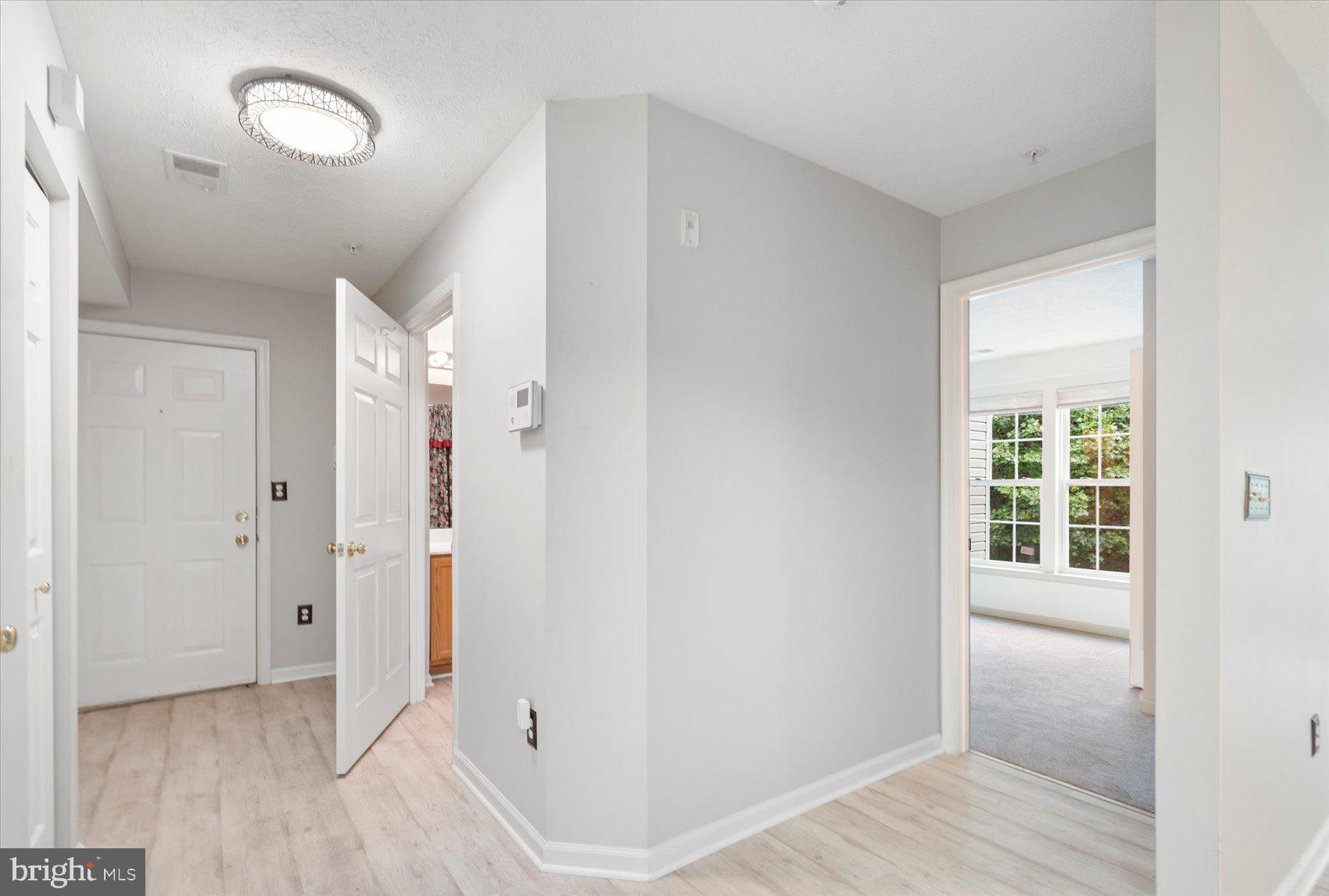 SILVER LAKE - Residential