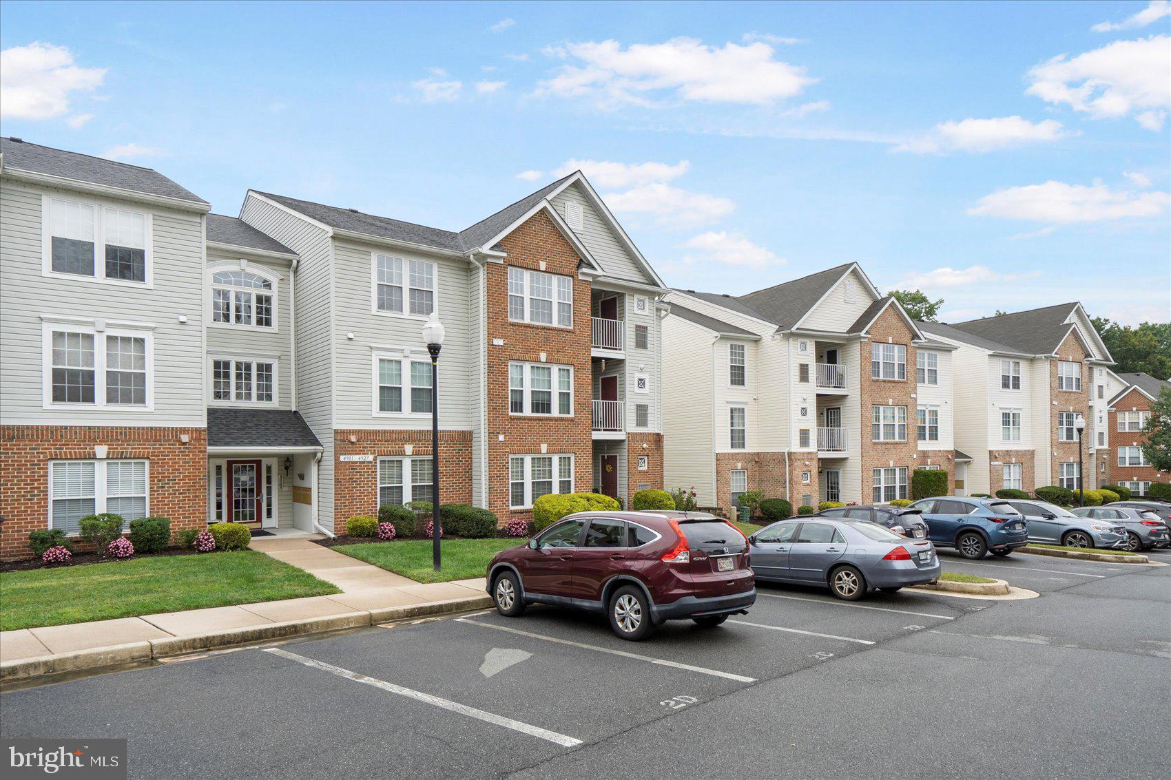 SILVER LAKE - Residential