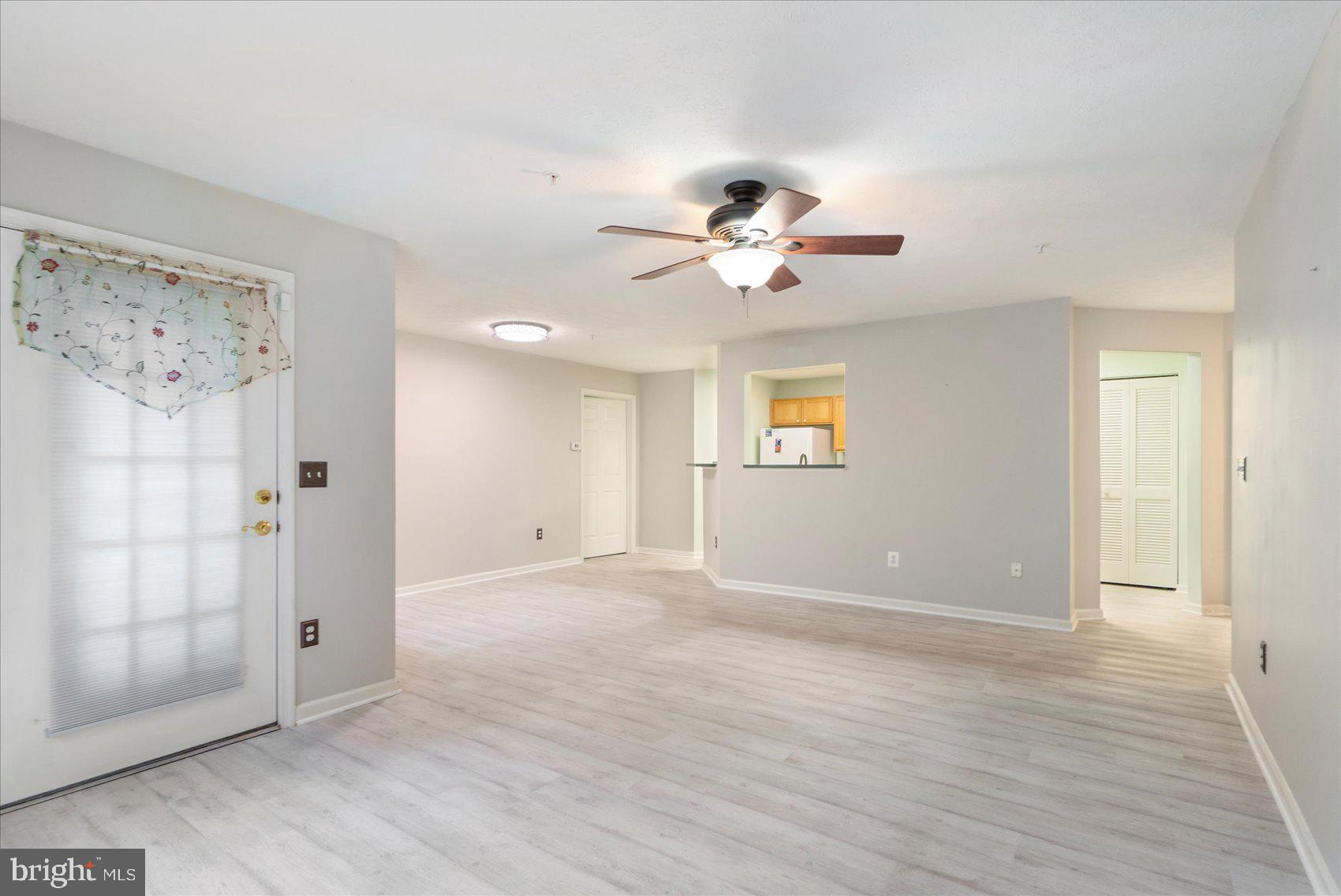 SILVER LAKE - Residential