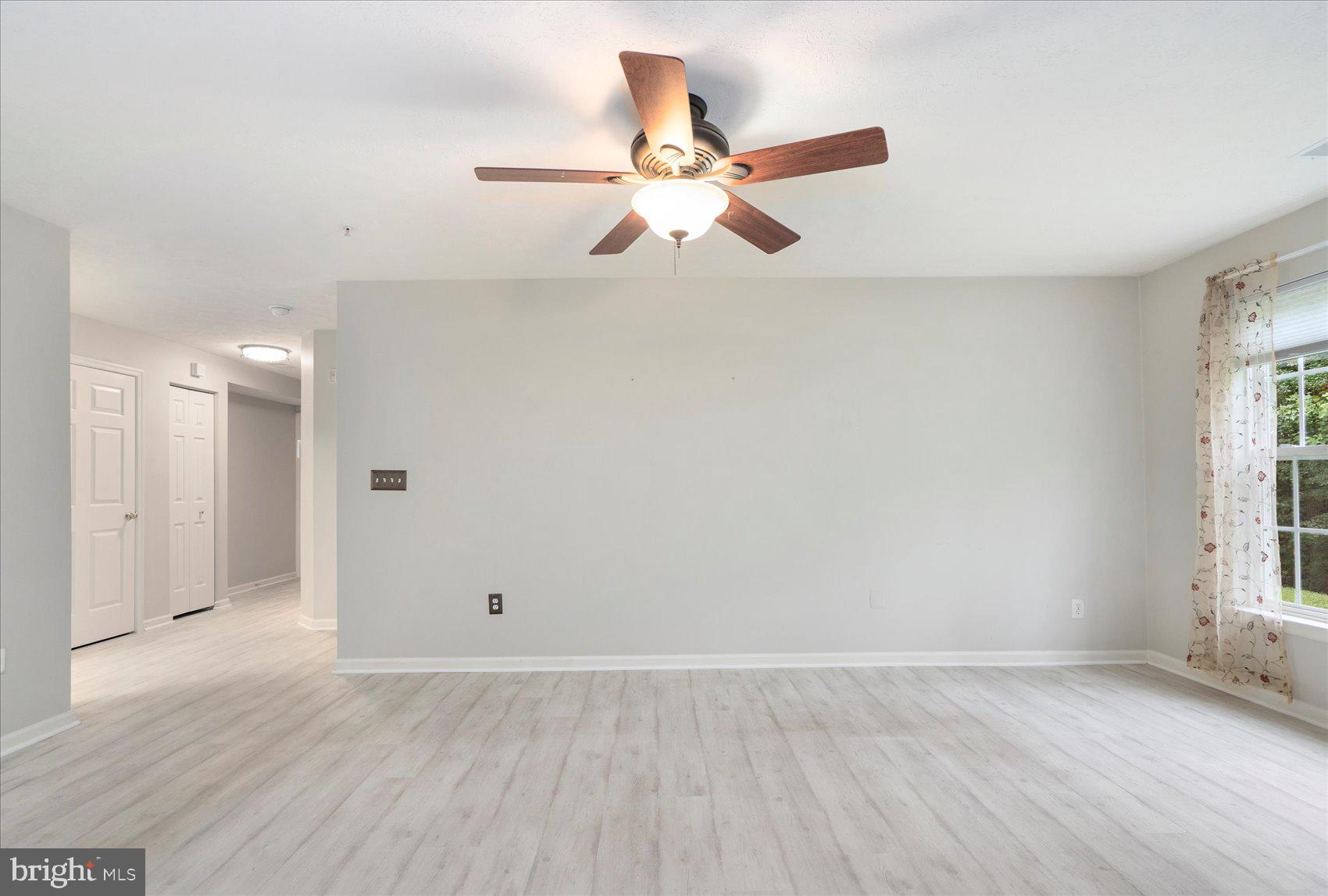 SILVER LAKE - Residential