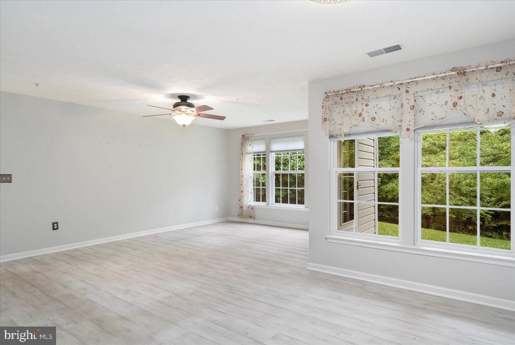 SILVER LAKE - Residential