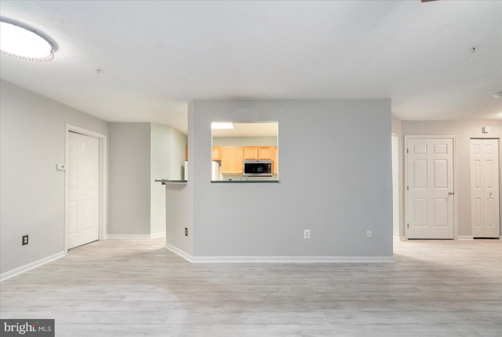 SILVER LAKE - Residential