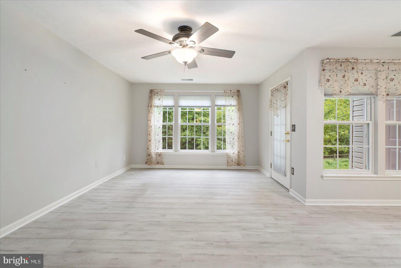 SILVER LAKE - Residential