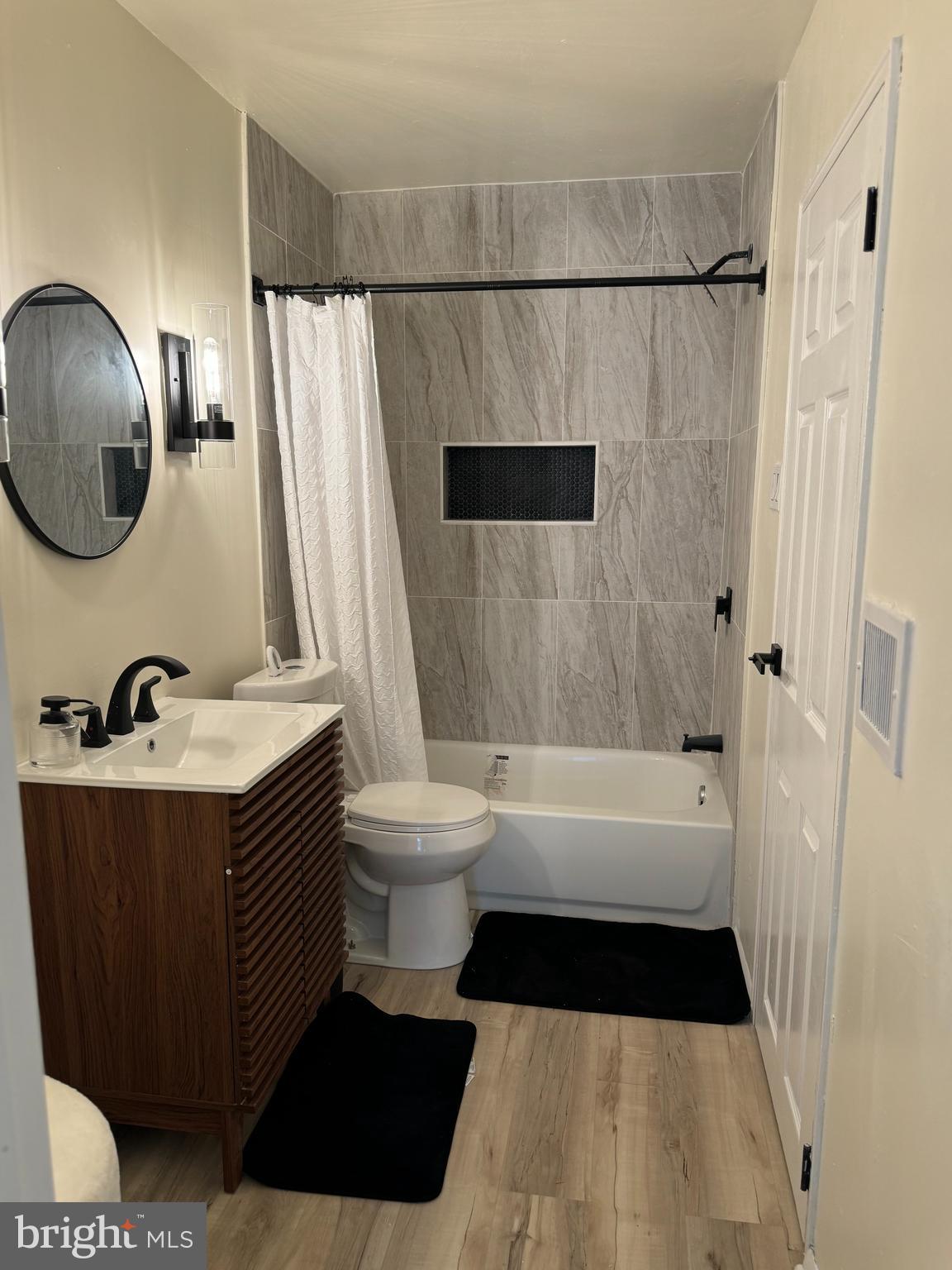 CONTEMPORARY VLG - Residential