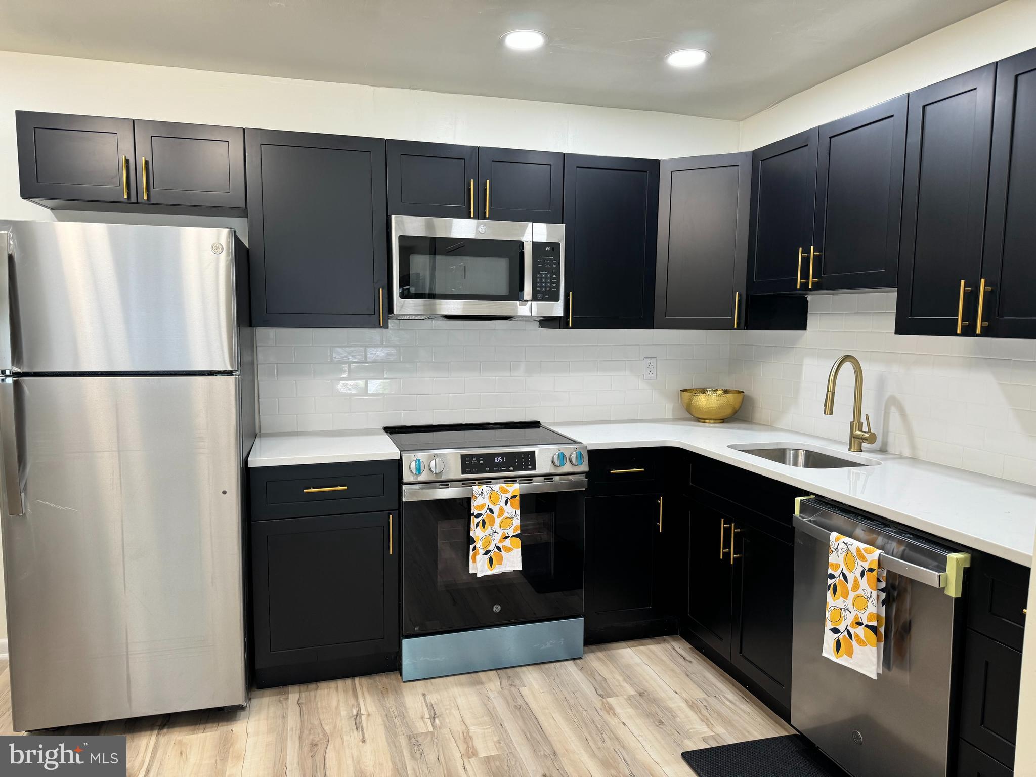 CONTEMPORARY VLG - Residential