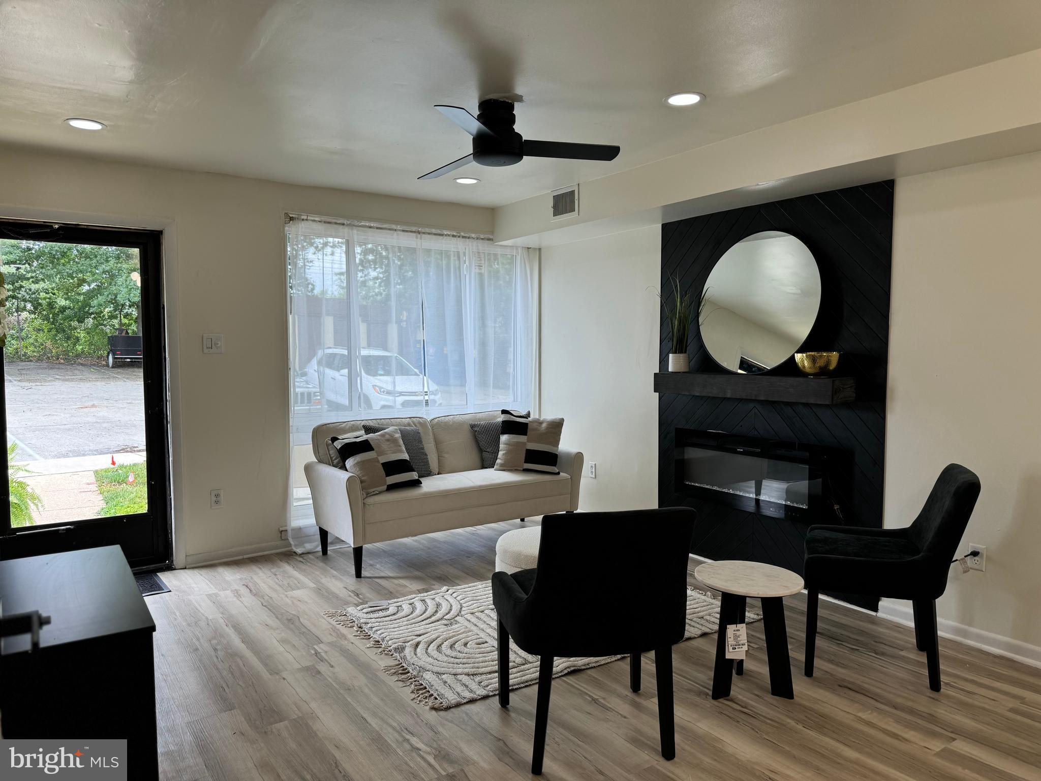 CONTEMPORARY VLG - Residential