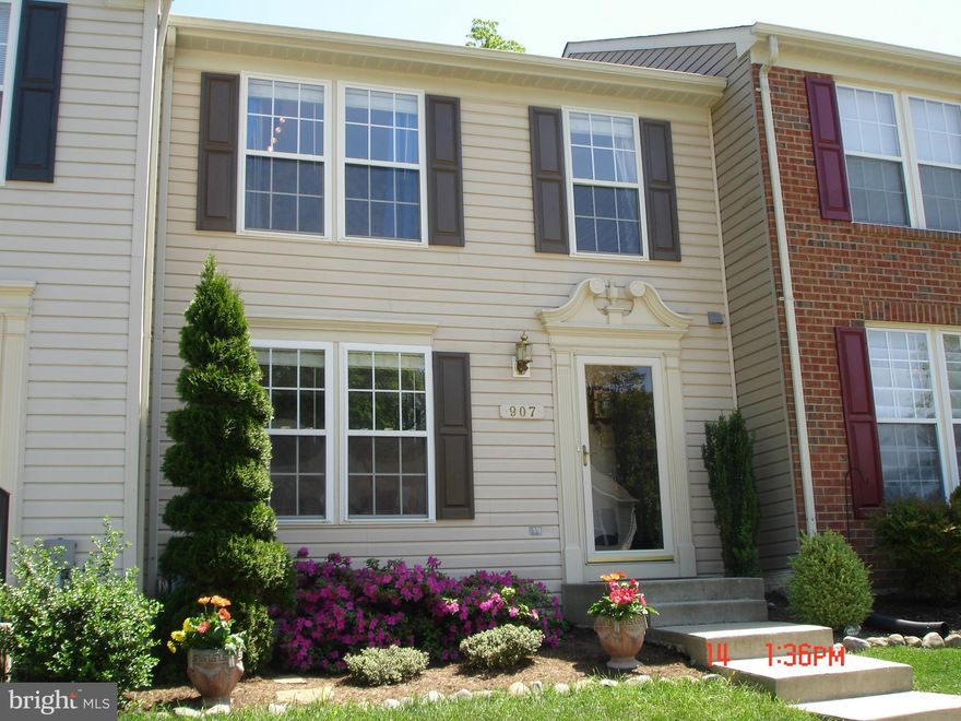 FULL 3 LVL BUMP OUT IN PINEY ORCHARD! Hardwood floors, new stainless appliances and granite counters.  Large private deck and stone patio BACKS TO WOODS! Super bath in master suite with separate soaking tub and shower, double vanities.  Finished basement with separate office AND family room. 1 blk to playground.  Access to pools, workout facilities, ice rink and more!