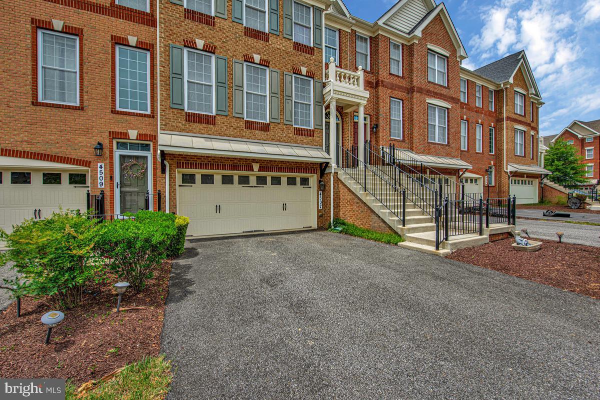 4507 THOROUGHBRED DRIVE