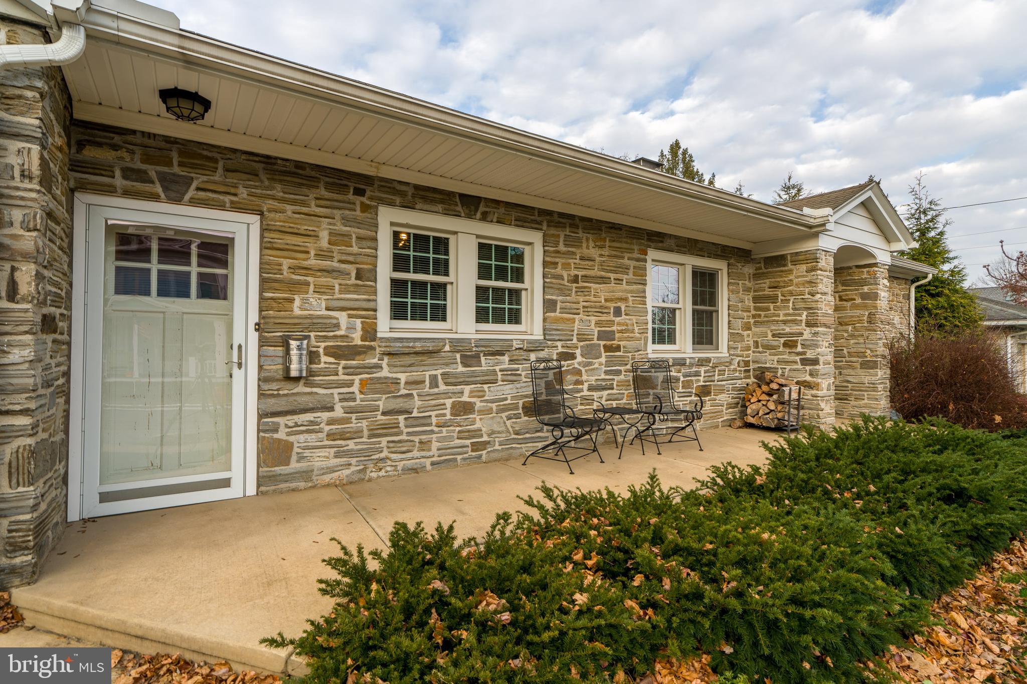 141 E LINCOLN AVENUE