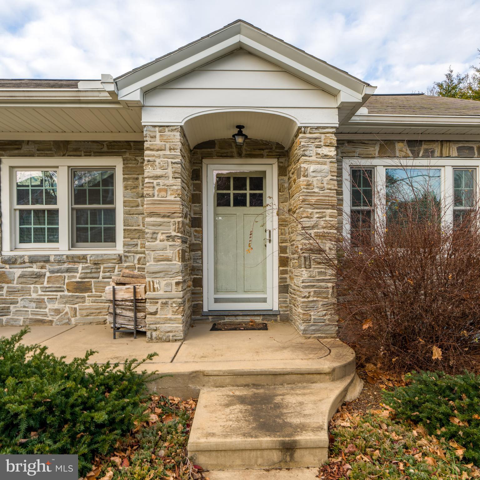 141 E LINCOLN AVENUE