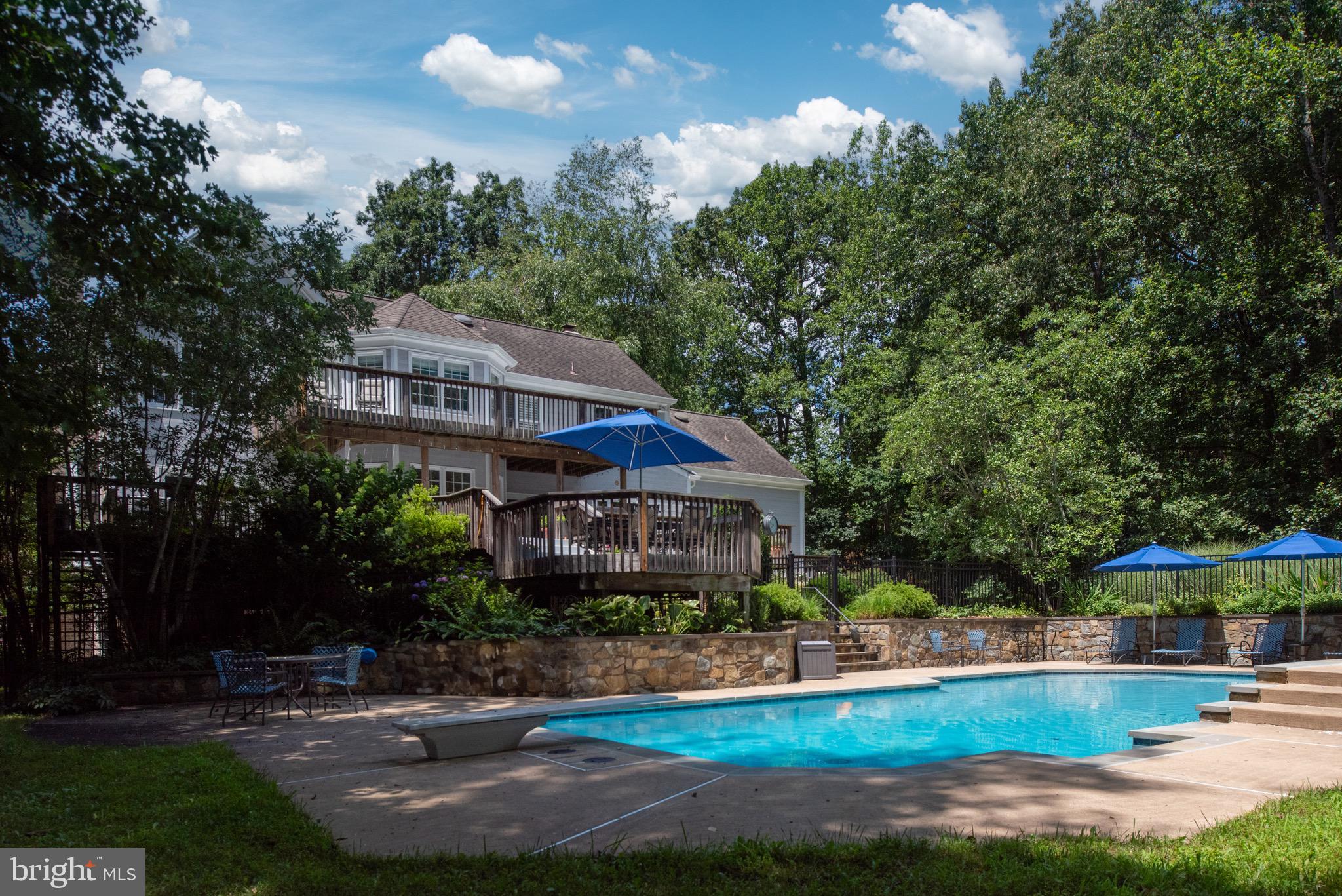 DOMINION HUNT ESTS - Residential