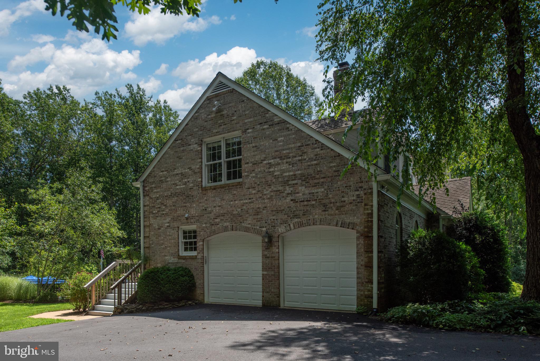 DOMINION HUNT ESTS - Residential