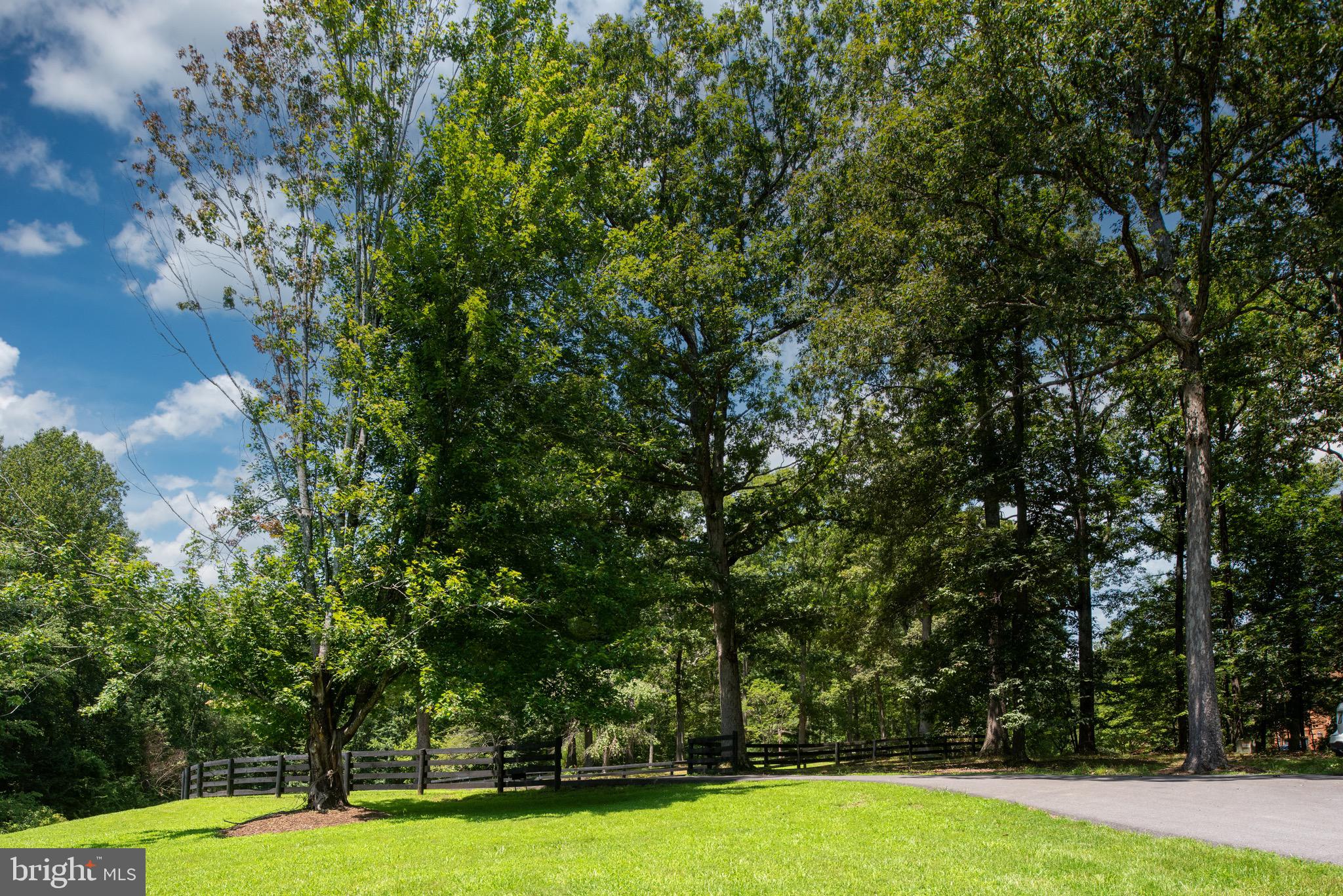 DOMINION HUNT ESTS - Residential