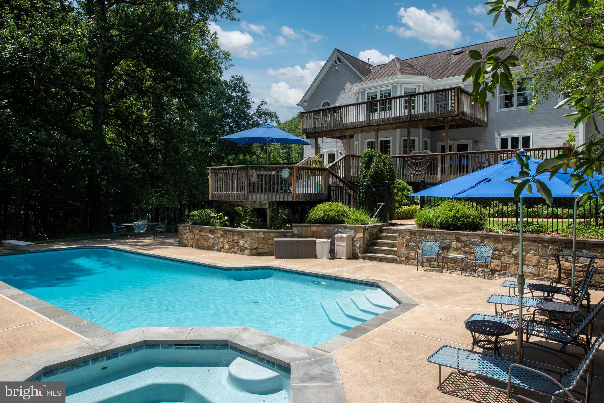 DOMINION HUNT ESTS - Residential