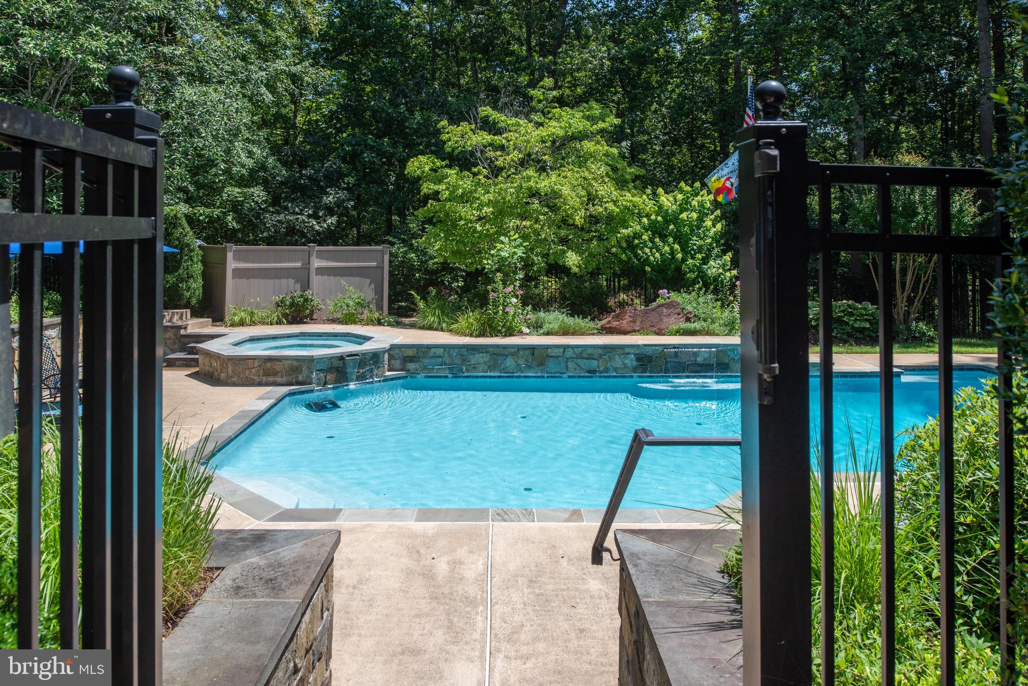 DOMINION HUNT ESTS - Residential