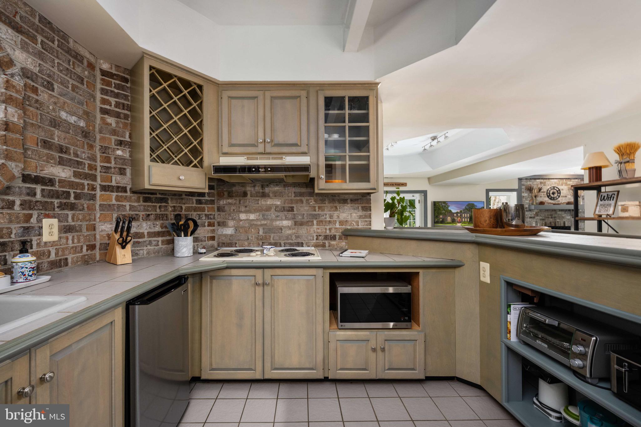 DOMINION HUNT ESTS - Residential