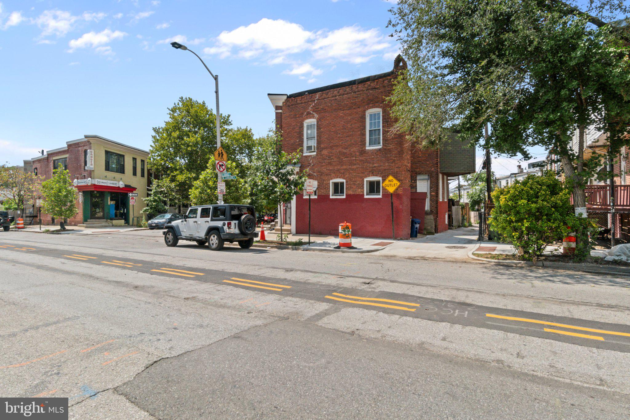 200 W LORRAINE AVENUE