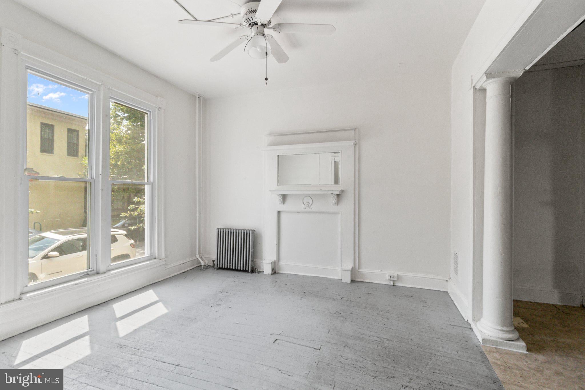 200 W LORRAINE AVENUE