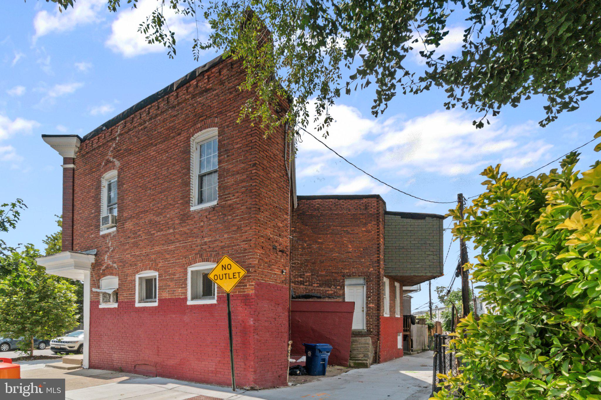 200 W LORRAINE AVENUE