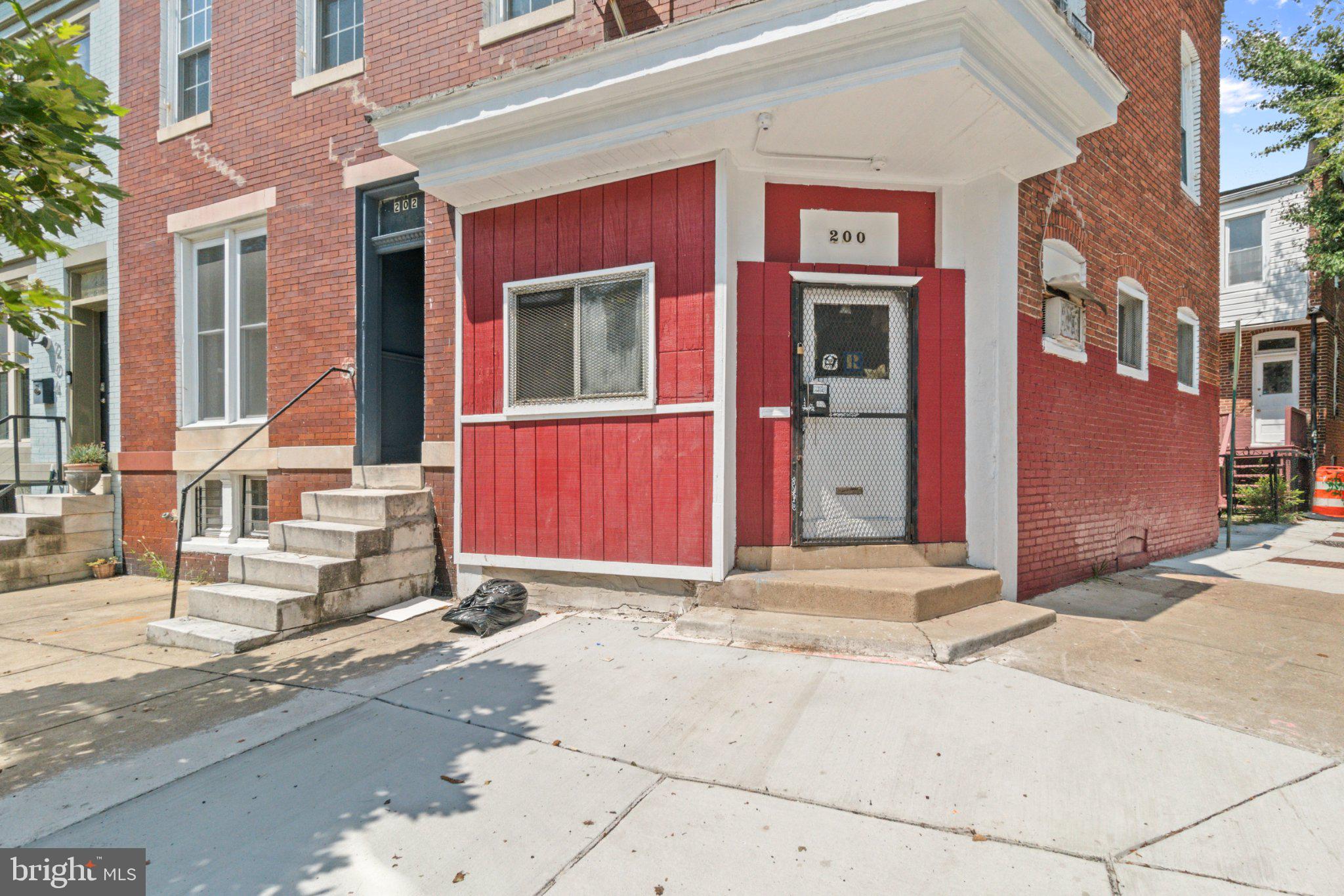 200 W LORRAINE AVENUE
