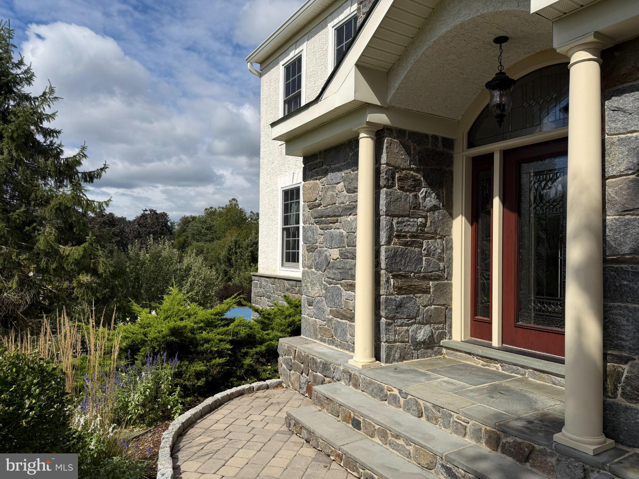 2 BRIDLEBROOK LANE