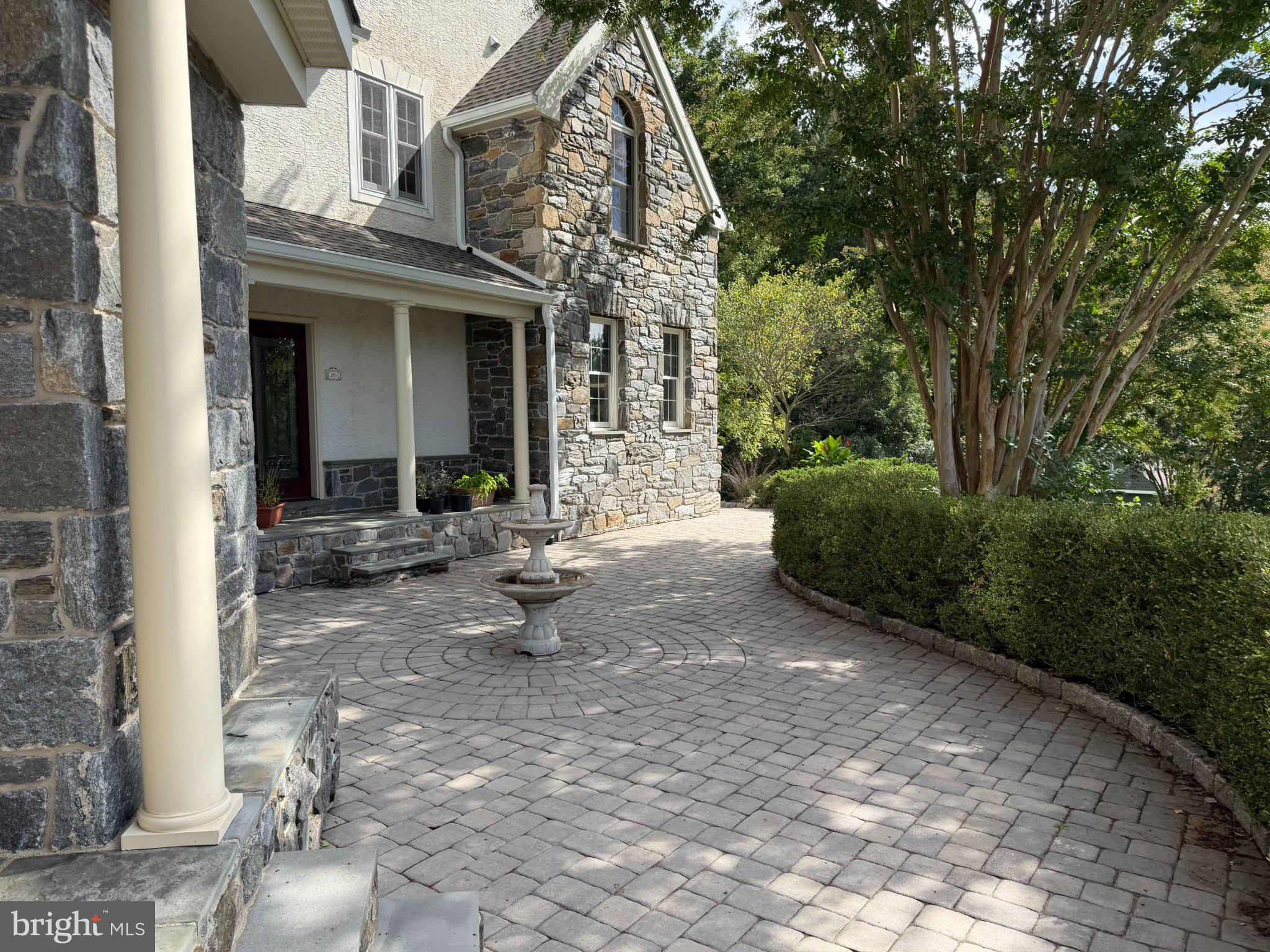 2 BRIDLEBROOK LANE
