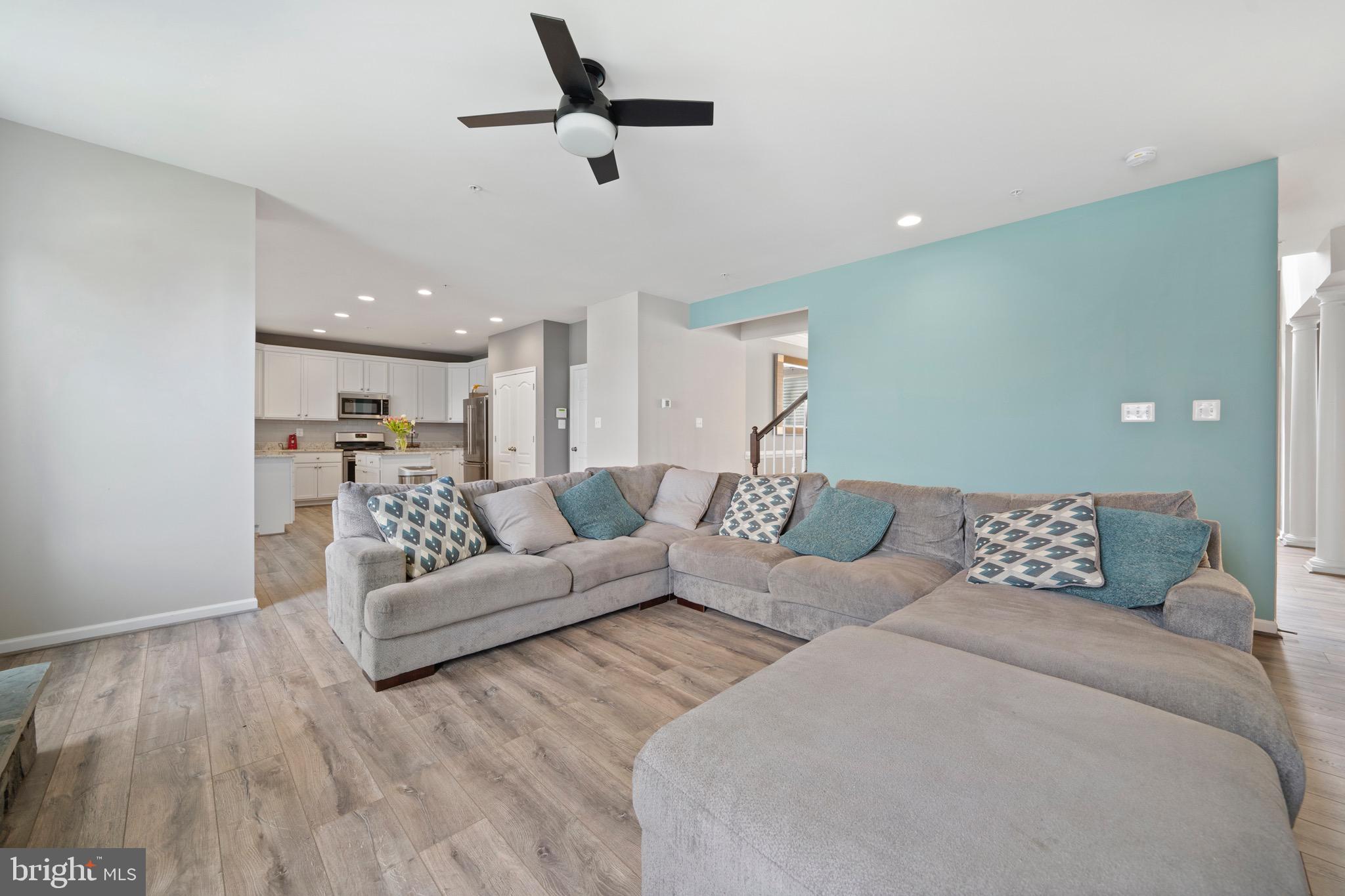 WINDSOR MANOR - Residential