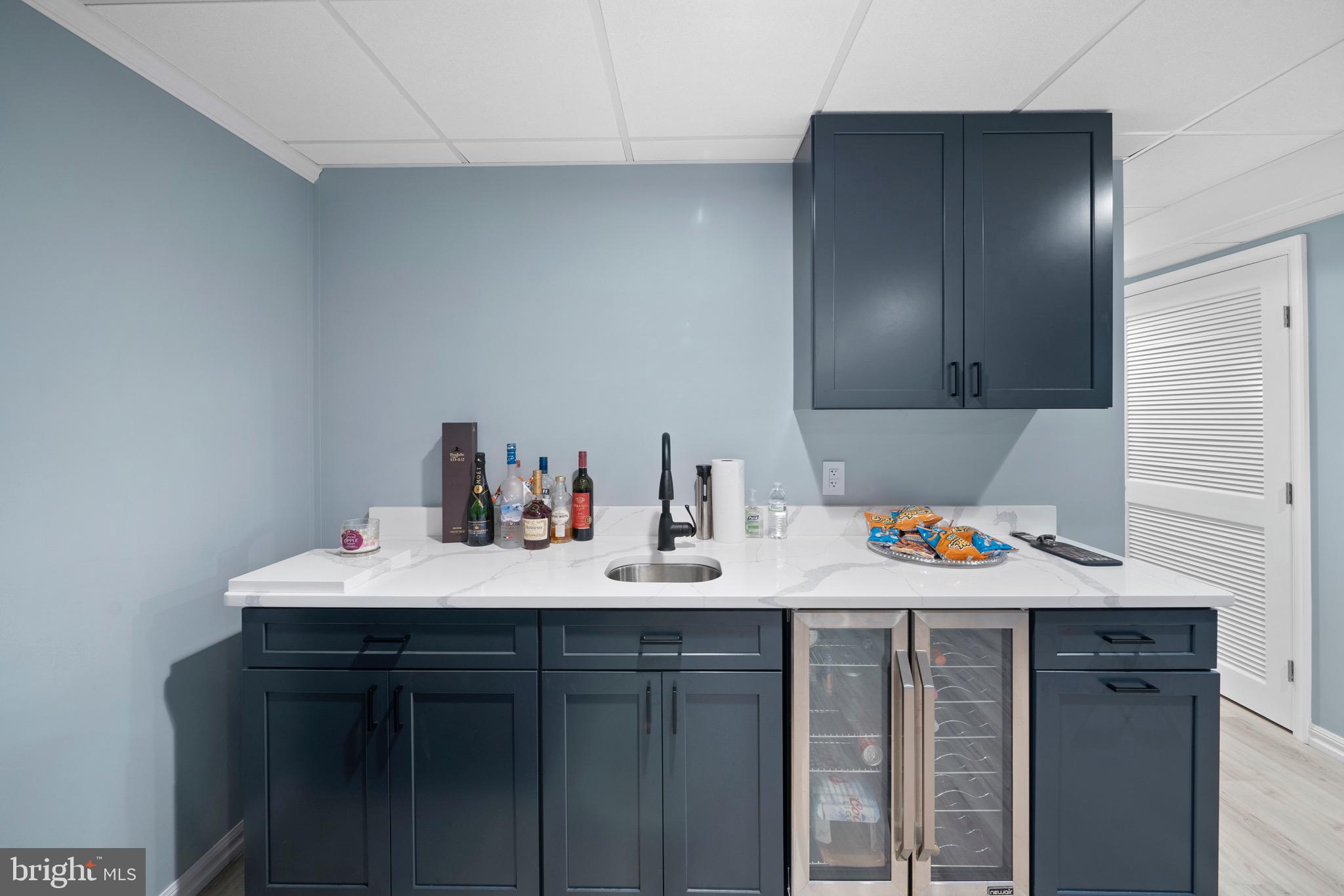 WINDSOR MANOR - Residential