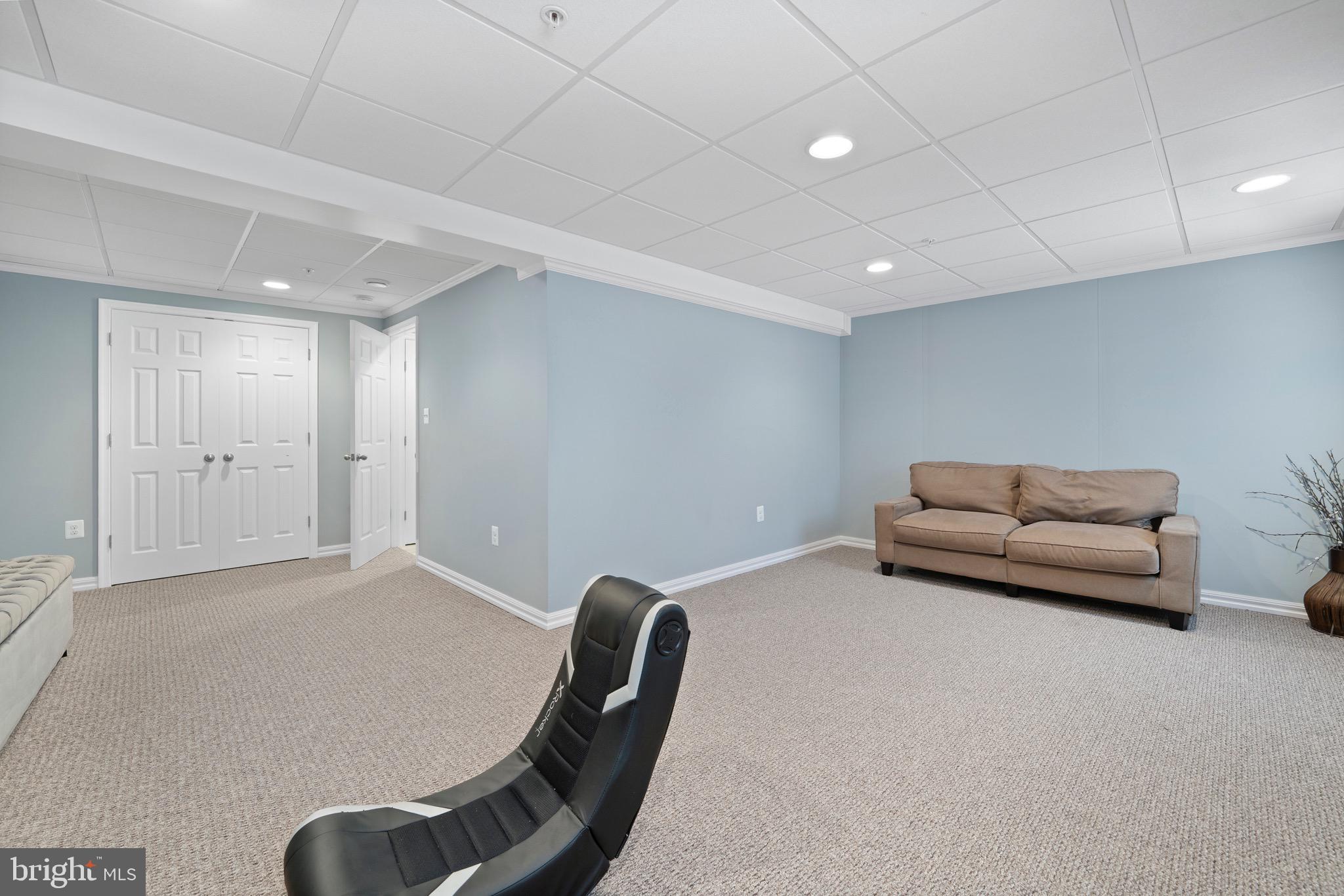 WINDSOR MANOR - Residential