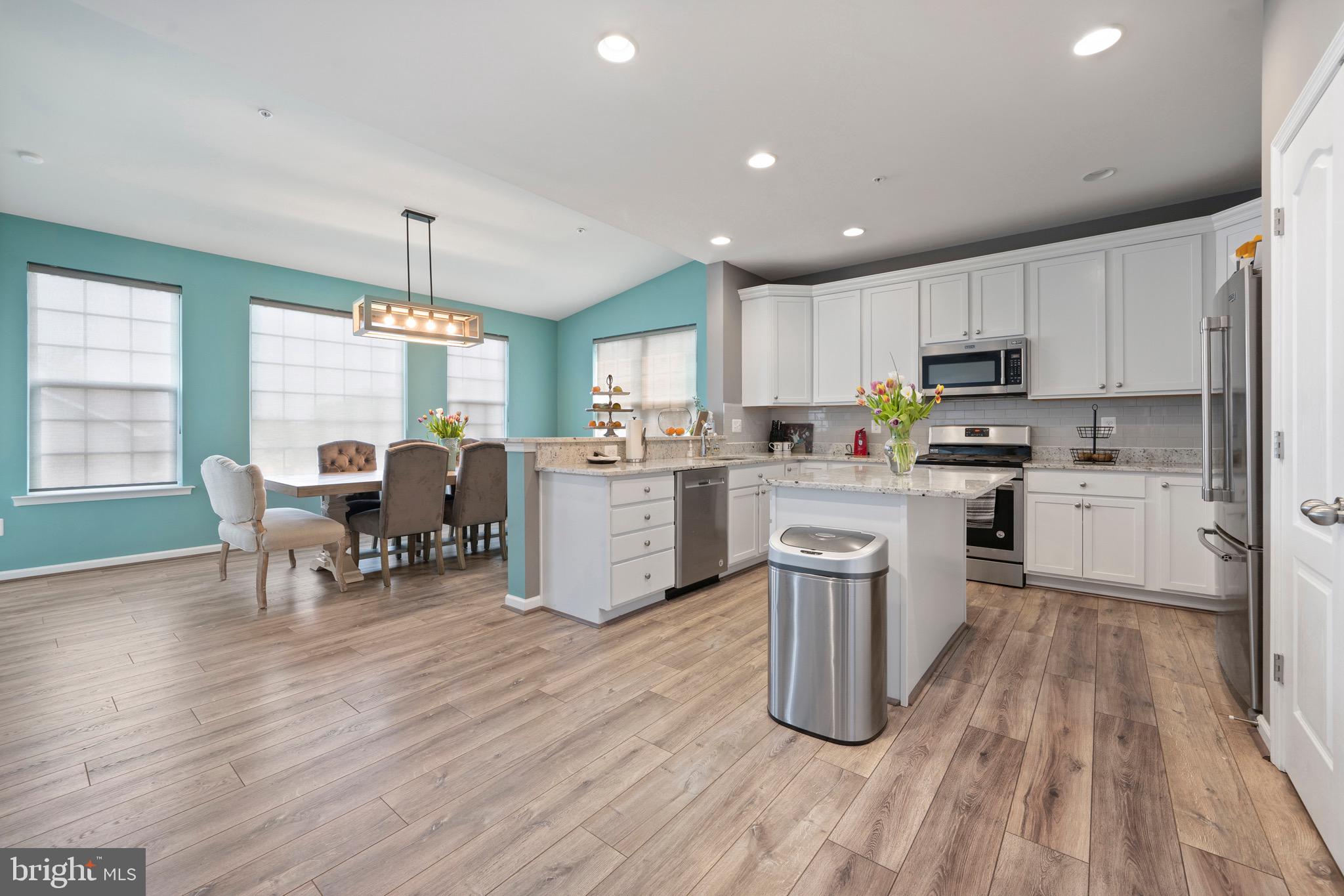 WINDSOR MANOR - Residential