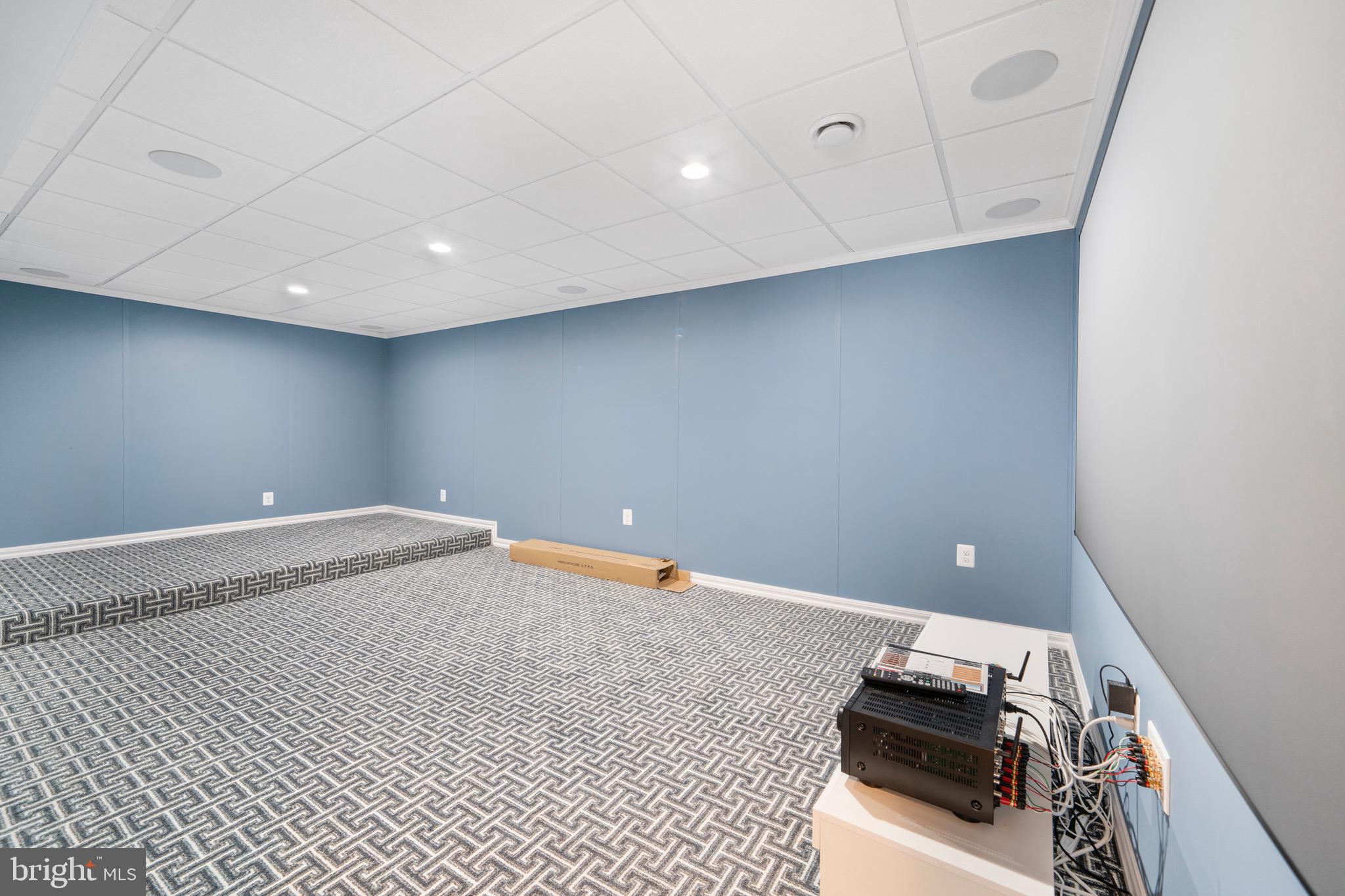 WINDSOR MANOR - Residential