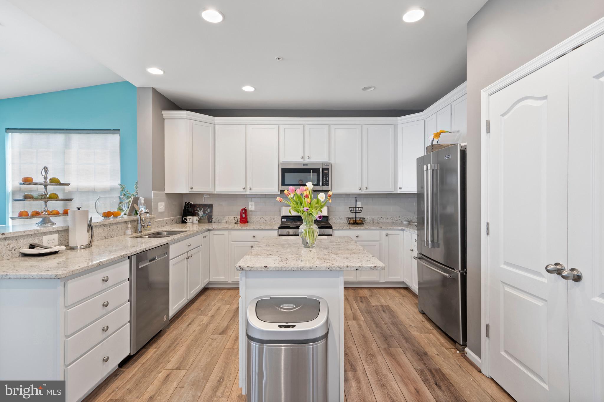 WINDSOR MANOR - Residential