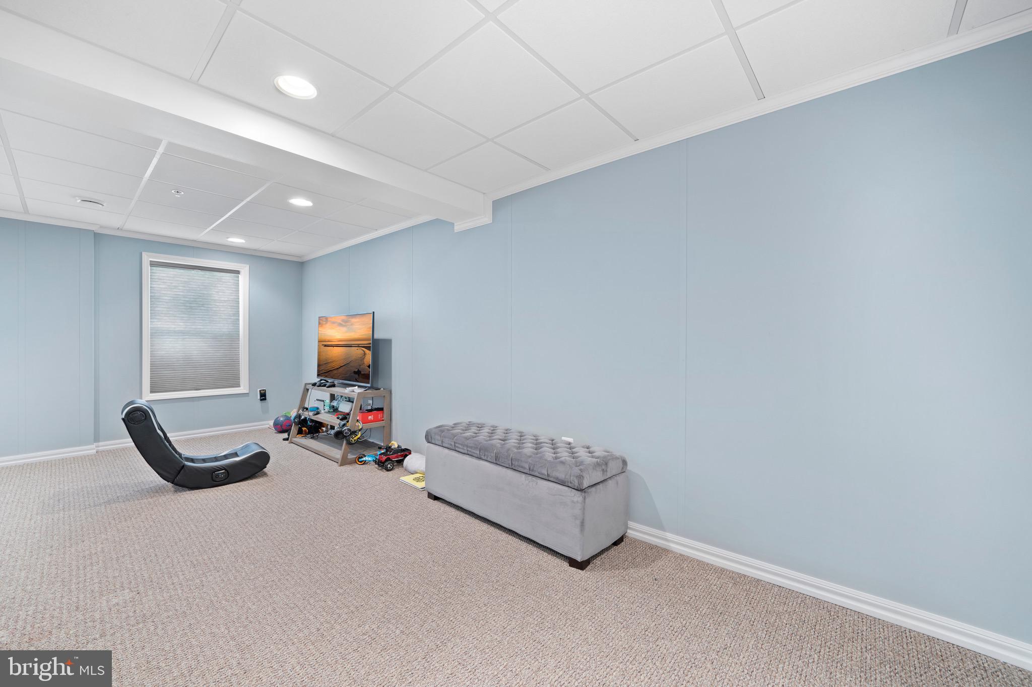 WINDSOR MANOR - Residential