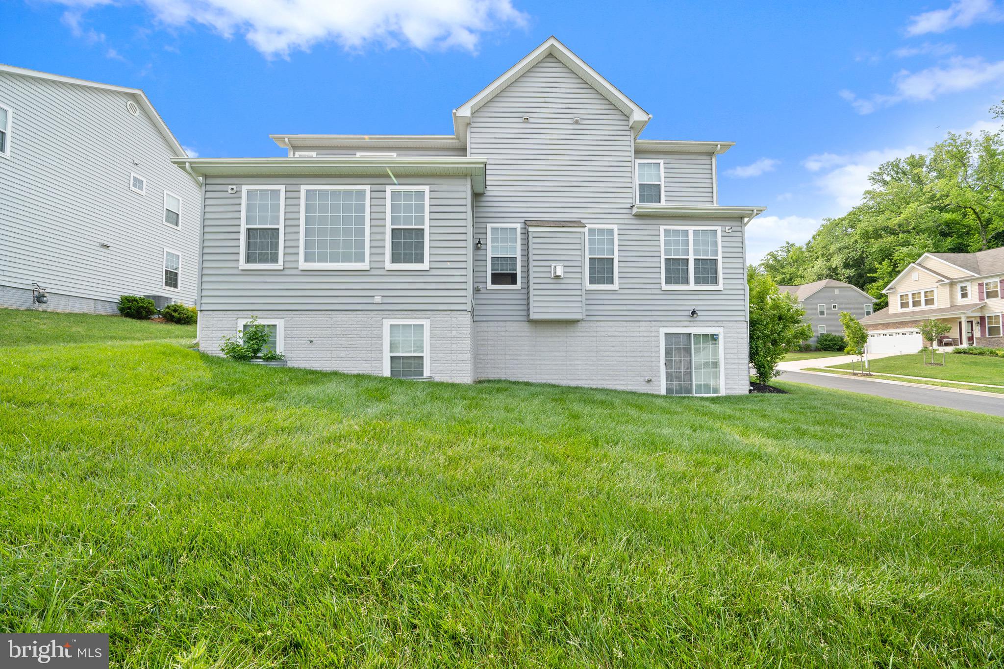 WINDSOR MANOR - Residential